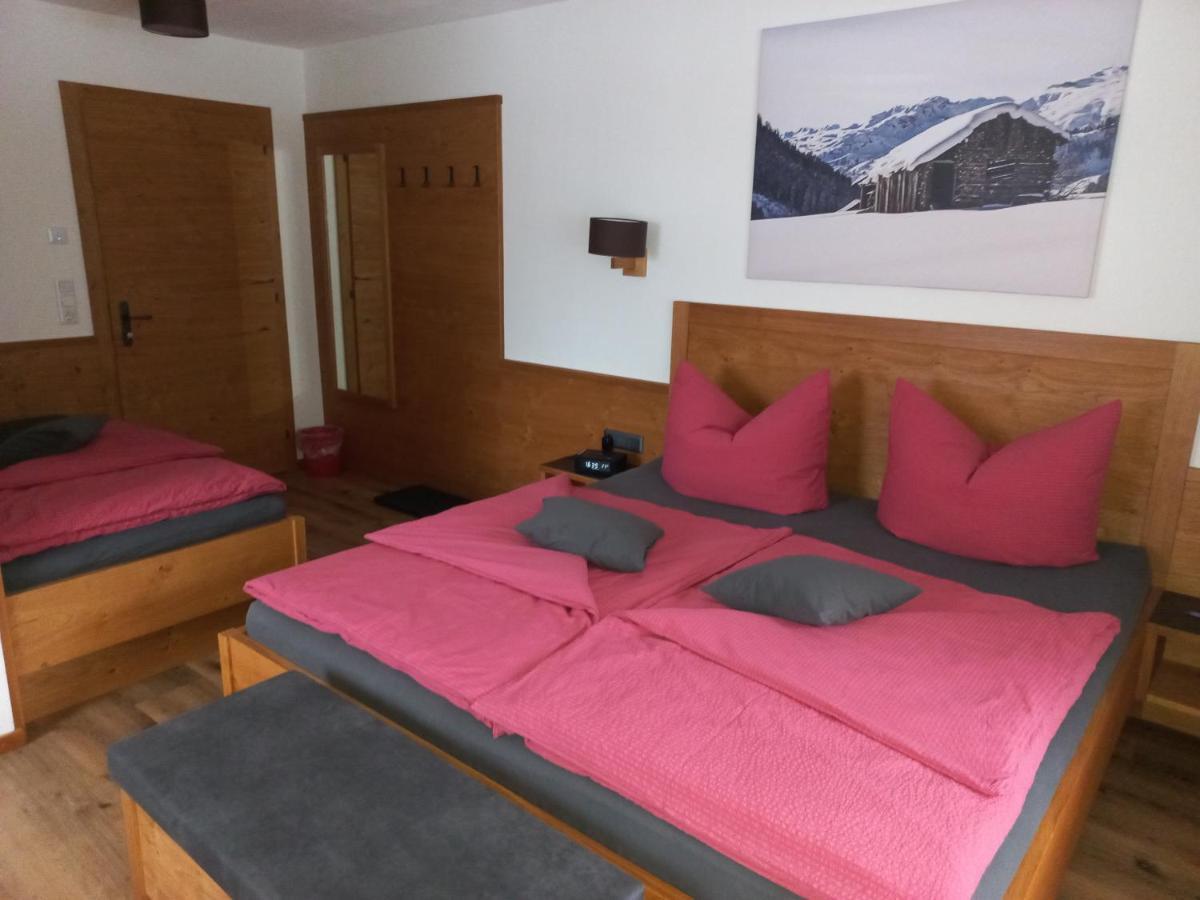 Appartamento Haus Alpenflora Flirsch Esterno foto