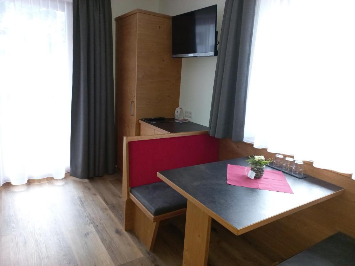 Appartamento Haus Alpenflora Flirsch Esterno foto