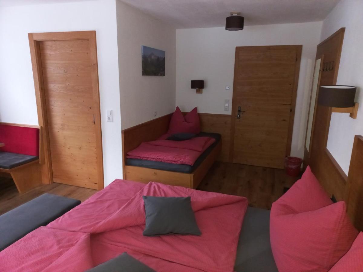Appartamento Haus Alpenflora Flirsch Esterno foto