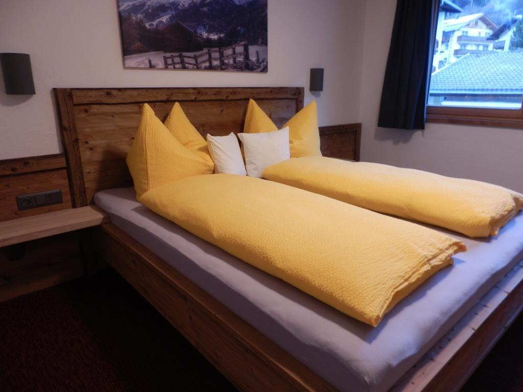 Appartamento Haus Alpenflora Flirsch Esterno foto