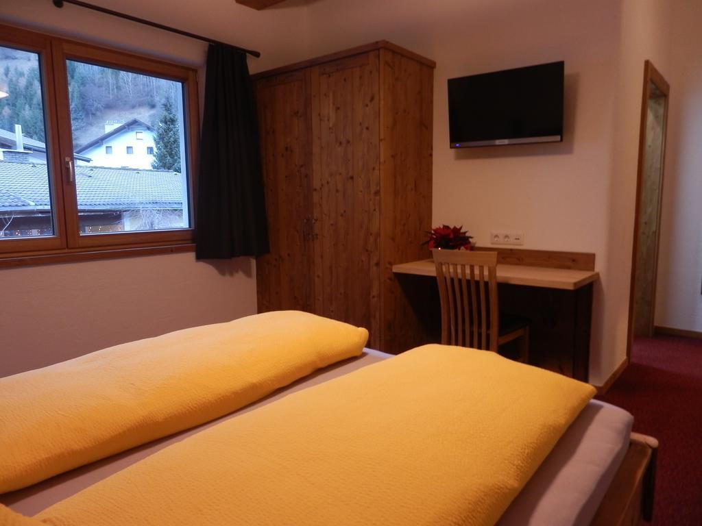 Appartamento Haus Alpenflora Flirsch Esterno foto