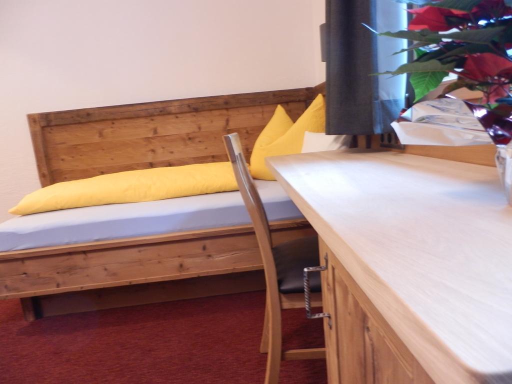 Appartamento Haus Alpenflora Flirsch Esterno foto