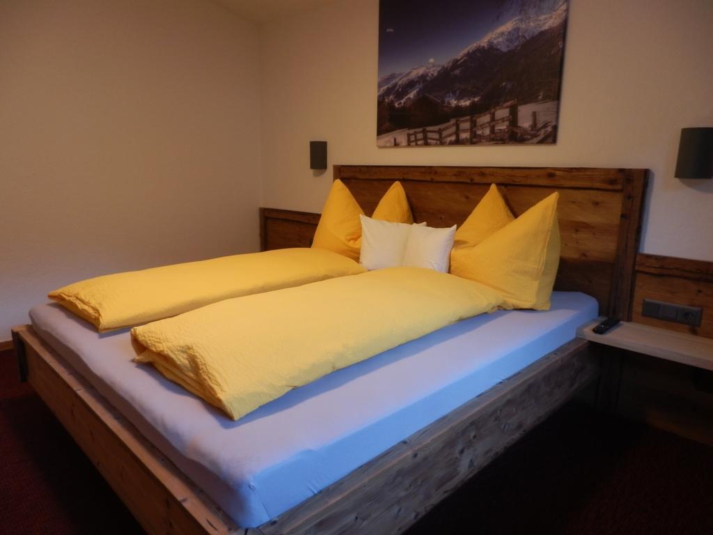 Appartamento Haus Alpenflora Flirsch Esterno foto